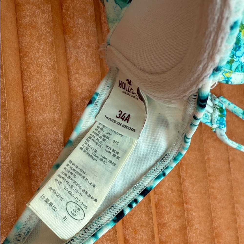 Victoria's Secret Blue Floral and Hollister Tue Dye Bikini Top Lot - Picture 3 of 4